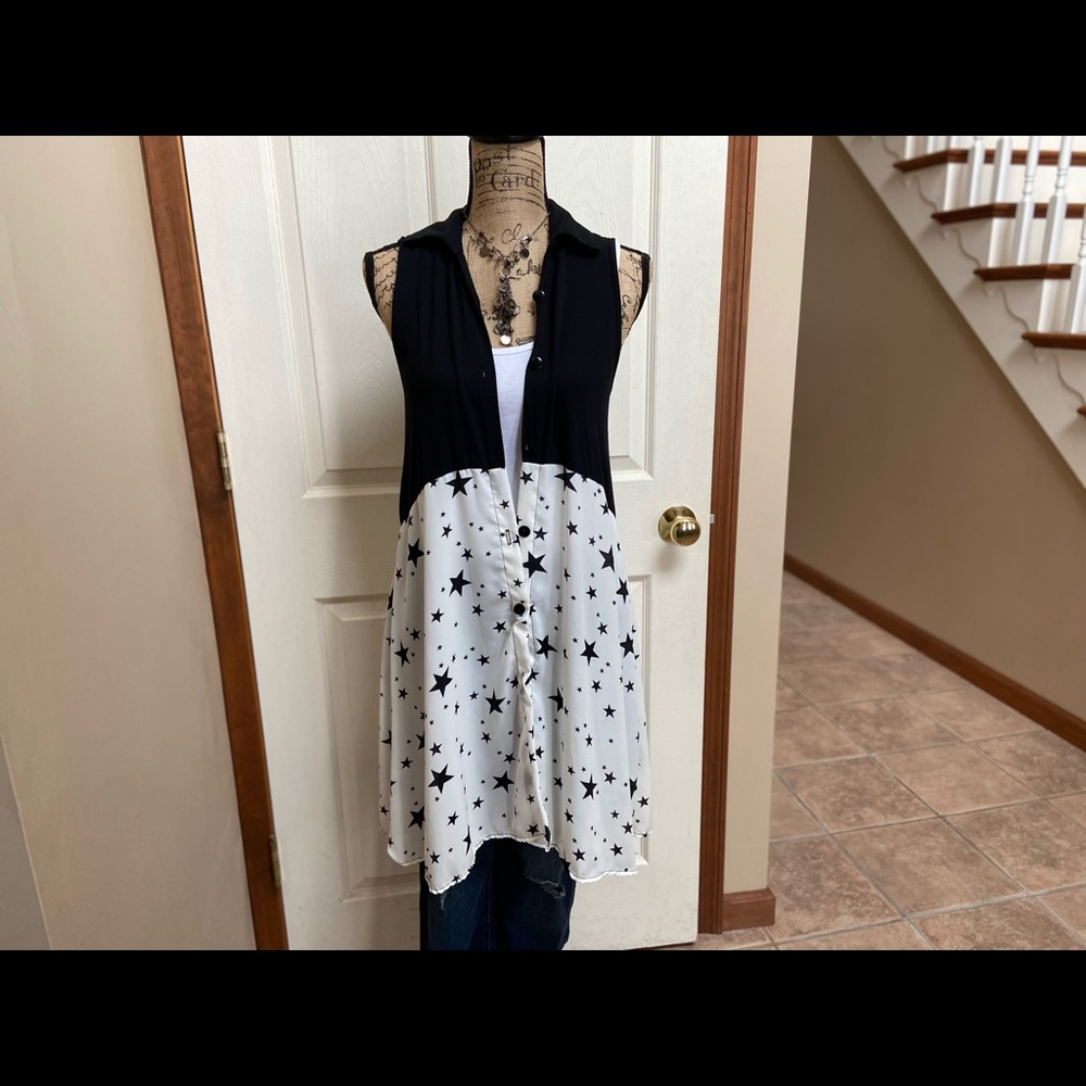 Blumin Black/White Star Patterned Button Down Sle… - image 7